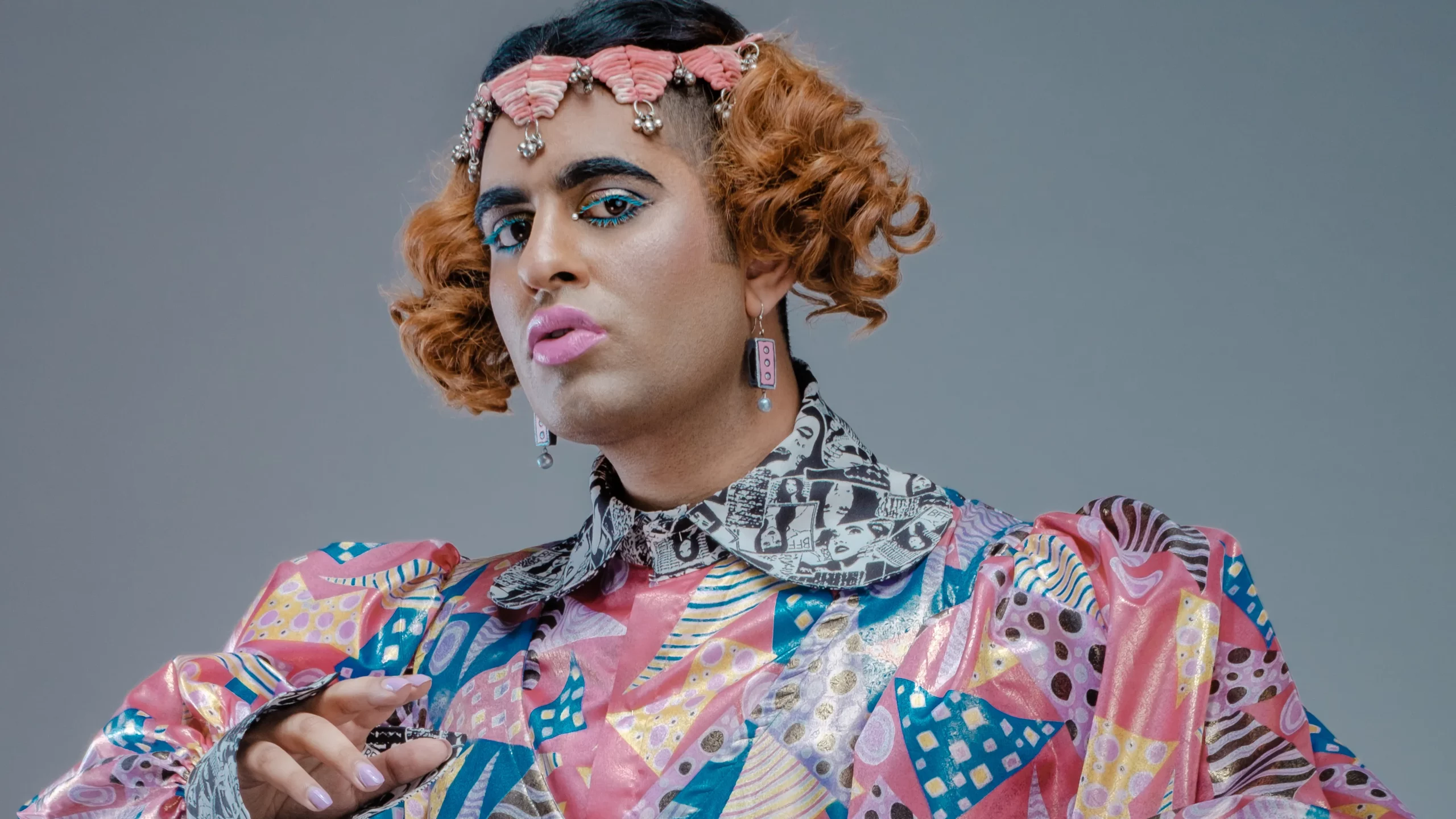 Alok Vaid-Menon: Ridefinire la Moda e le Norme di Genere